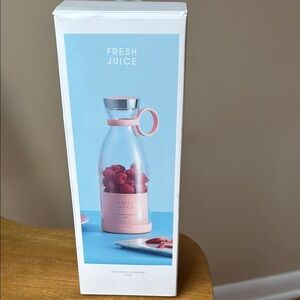 Fresh Juice Bottle with Infuser- blue